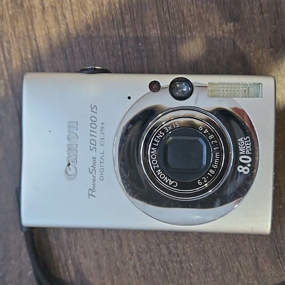 Canon Powershot SD1100 digital camera - Picture 1 of 16